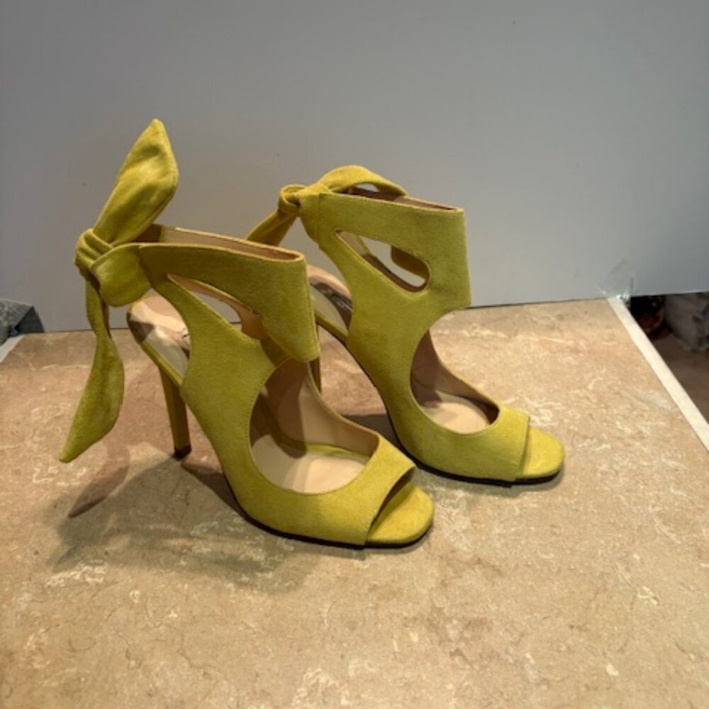 Zara Woman Suede peep toes with bow ties at ankle